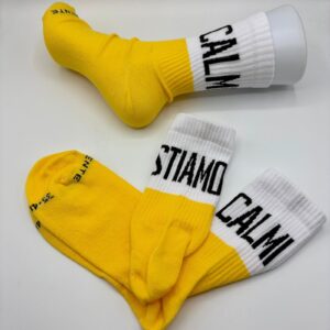 calzini stiamo calmi giallo 2026 - in-differente cotone made in italy spugna calze